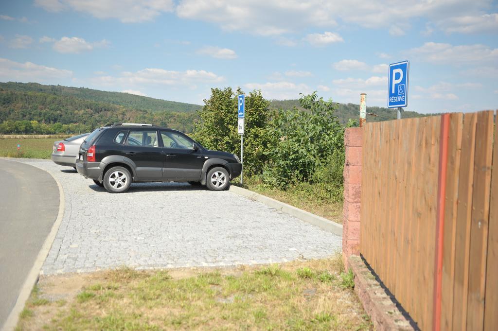 Penzion U Tulaka Dobřichovice エクステリア 写真